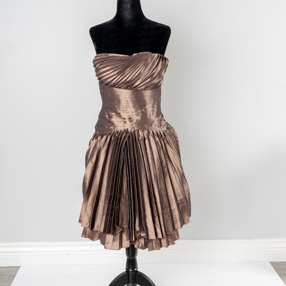 NWT HALSTON HERITAGE METALLIC PLEATED MINIDRESS -6 - Picture 1 of 10